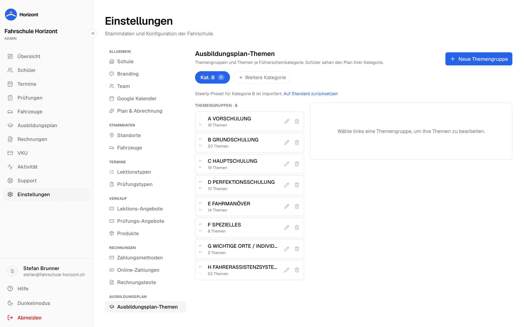 Einstellungen «Ausbildungsplan-Themen» mit Kategorie-Tabs, Themengruppen und Themen