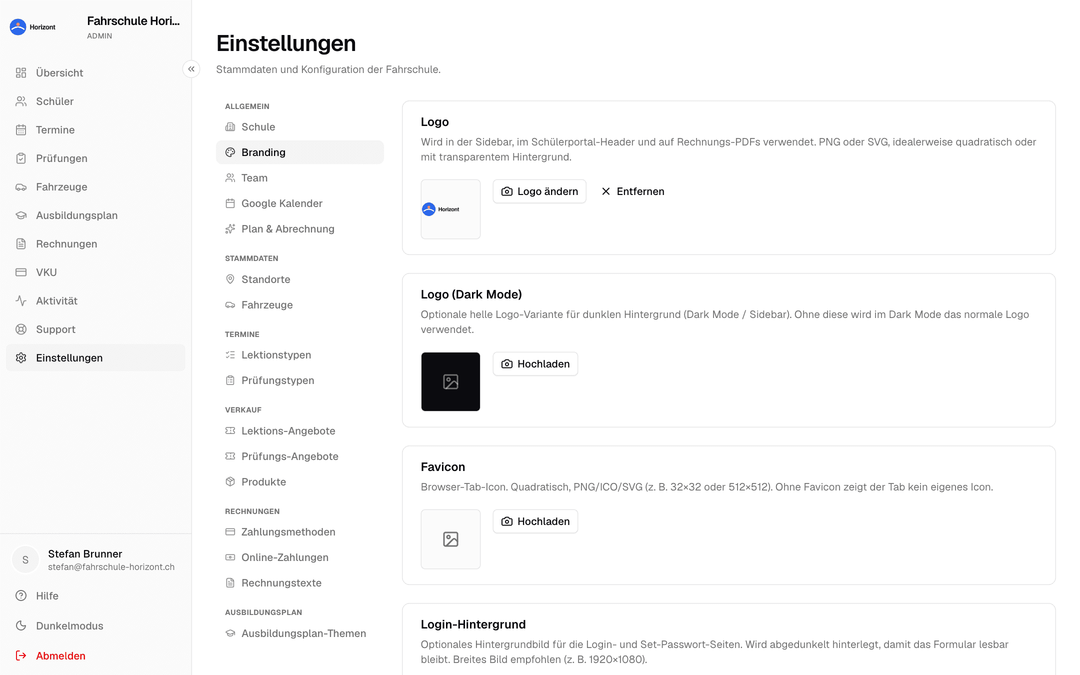 Einstellungen → Branding mit Logo und Markenfarbe