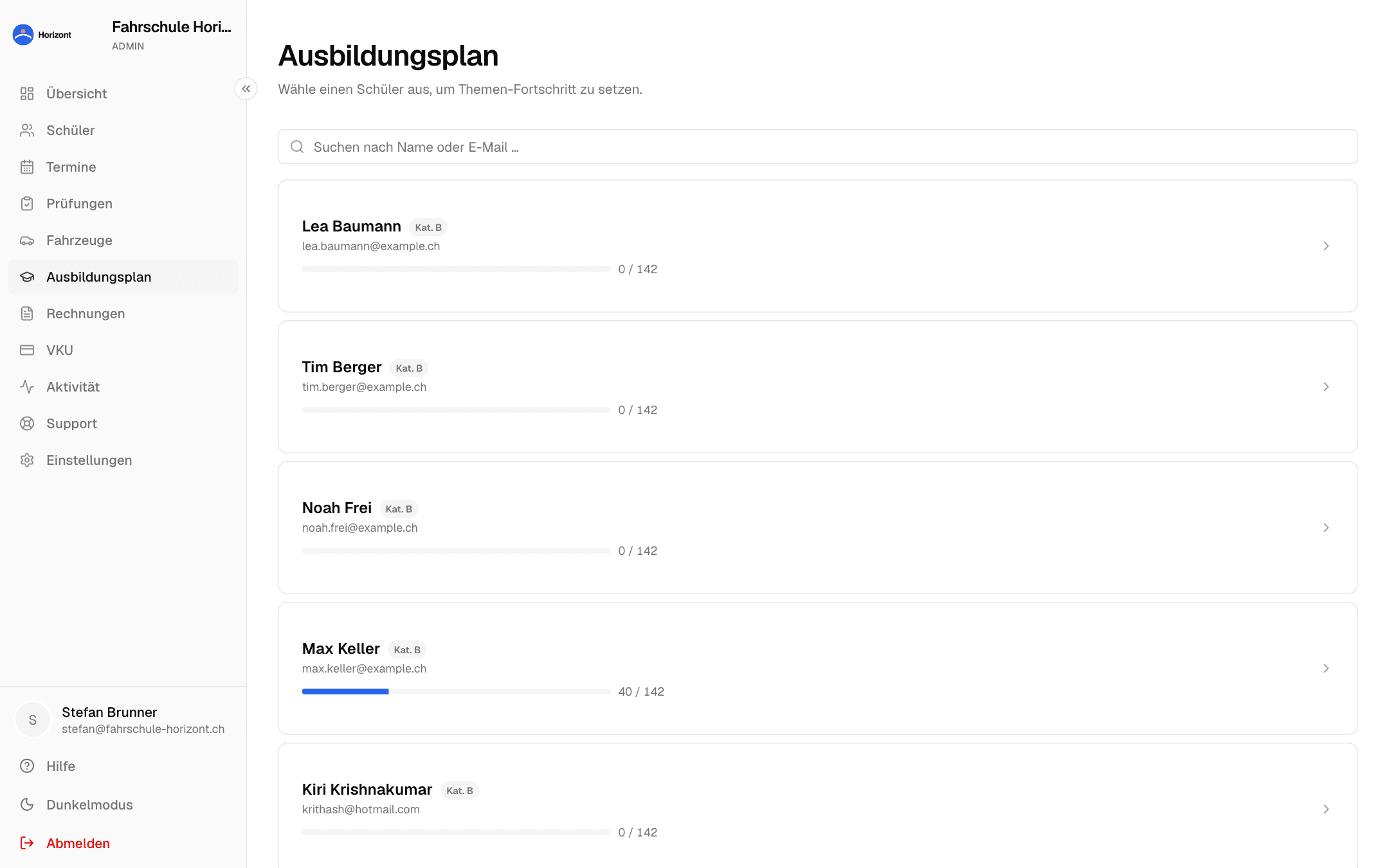 Tab «Ausbildungsplan» eines Schülers mit Themen und Bewertungen